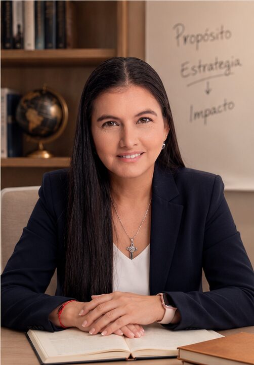 Retrato de Lina María Alvarado Pérez, Directora de Marketing y Comunicaciones